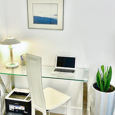 Entire New Cozy And Modern 2-Storey House バンクーバー エクステリア 写真