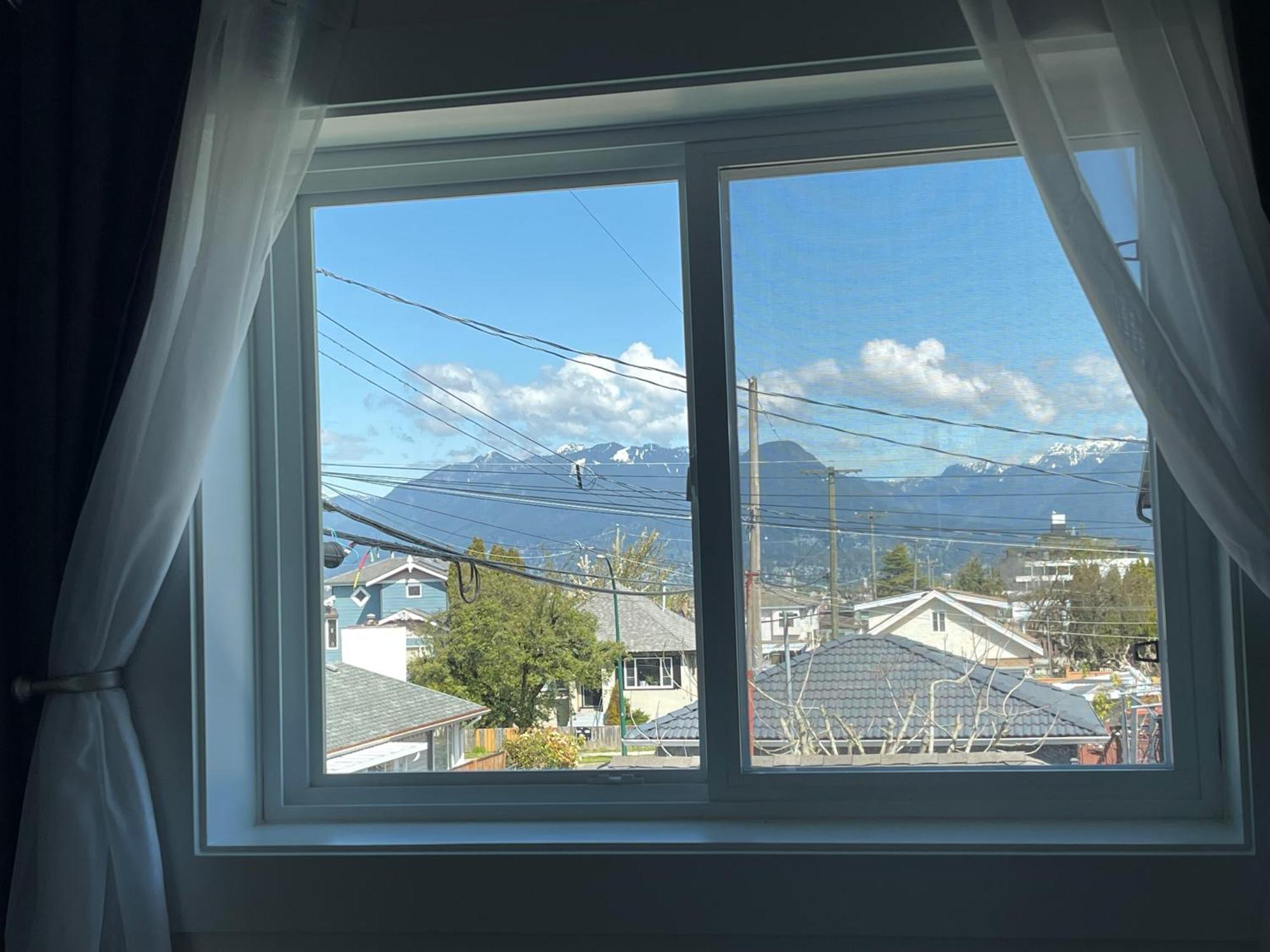Entire New Cozy And Modern 2-Storey House バンクーバー エクステリア 写真